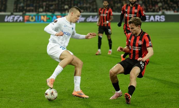 Genk s Daan Heymans fights for the ball during a soccer game between Danish FC Midtjylland and Belgian KRC Genk, on Thursday 11 December 2025 in Herning, Denmark, on the sixth game (out of 8) in the league phase of the UEFA Europa League competition. LEONxGONZALES  x148223034x