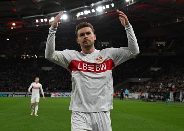 11 12 2025, xsltx, Football UEFA Europa League, VfB Stuttgart Maccabi Tel Aviv v l Maximilian Mittelstädt VfB Stuttgart gestures, gesturing with his arms Stuttgart
