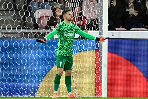 Midtjylland v KRC Genk - UEFA Europa League MIDTJYLLAND, DENMARK - DECEMBER 11 : Van Crombrugge Hendrik goalkeeper of KRC Genk during the UEFA Europa League 2025 26 League Phase MD6 match between Midtjylland and KRC Genk on December 11, 2025 in Midtjylland, Denmark, 11 12 2025 Midtjylland Denmark  Copyright: xTomasxSiskx