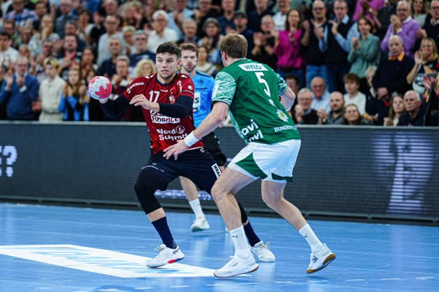 Marco Grgic SG Flensburg Handewitt, 17 , Max Darj Fuechse Berlin, 05 GER, SG Flensburg Handewitt vs Fuechse Berlin, Handball, Bundesliga, Matchday 16, Season 2026 2026, 11 12 2025 GER, SG Flensburg Handewitt vs Fuechse Berlin, Handball, Bundesliga, Matchday 16, Season 2026 2026, 11 12 2025 Flensburg Copyright: xEibner-Pressefoto MarcelxvonxFehrnx EP_MFN