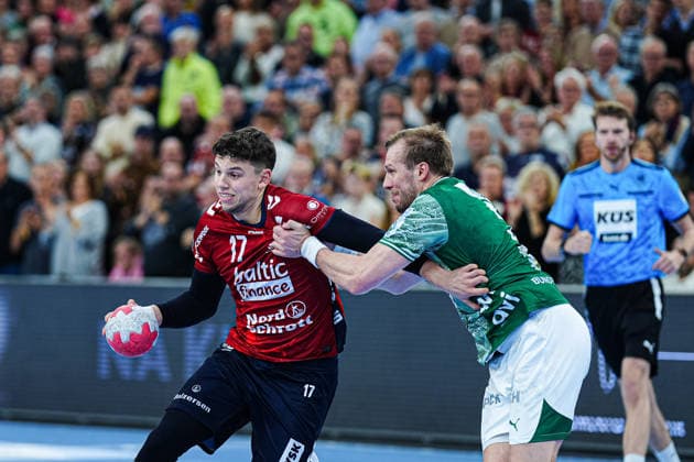 Marco Grgic SG Flensburg Handewitt, 17 , Max Darj Fuechse Berlin, 05 GER, SG Flensburg Handewitt vs Fuechse Berlin, Handball, Bundesliga, Matchday 16, Season 2026 2026, 11 12 2025 GER, SG Flensburg Handewitt vs Fuechse Berlin, Handball, Bundesliga, Matchday 16, Season 2026 2026, 11 12 2025 Flensburg Copyright: xEibner-Pressefoto MarcelxvonxFehrnx EP_MFN