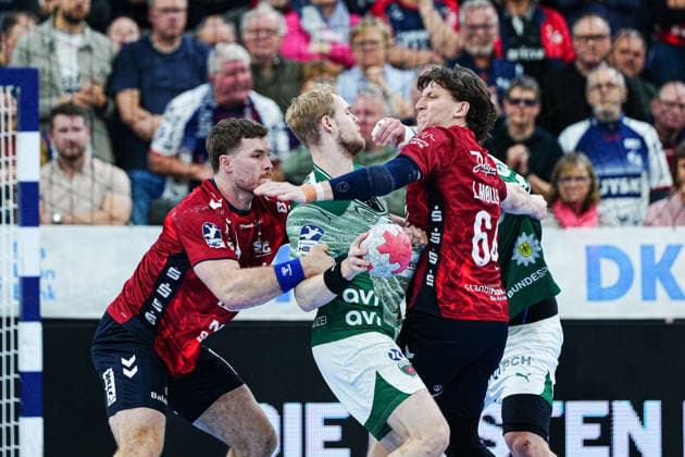 Johannes Golla SG Flensburg Handewitt, 04 , Matthes Langhoff Fuechse Berlin, 25 , Lasse Moeller SG Flensburg Handewitt, 64 GER, SG Flensburg Handewitt vs Fuechse Berlin, Handball, Bundesliga, Matchday 16, Season 2026 2026, 11 12 2025 GER, SG Flensburg Handewitt vs Fuechse Berlin, Handball, Bundesliga, Matchday 16, Season 2026 2026, 11 12 2025 Flensburg Copyright: xEibner-Pressefoto MarcelxvonxFehrnx EP_MFN