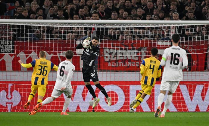 Penalty area scene, goal area scene Goalkeeper Roi Mishpati Maccabi Tel Aviv FC 90 Action VfB Stuttgart vs Maccabi Tel Aviv FC EUROPA LEAGUE EL 11 12 2025 DFL REGULATIONS PROHIBIT ANY USE OF PHOTOGRAPHS AS IMAGE SEQUENCES AND OR QUASI VIDEO VfB Stuttgart vs Maccabi Tel Aviv FC EUROPA LEAGUE EL
