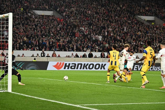 11 12 2025, xsltx, Football UEFA Europa League, VfB Stuttgart Maccabi Tel Aviv v l Roi Mishpati Maccabi Tel Aviv , Lorenz Assigon VfB Stuttgart Goal scored, scored the goal to 0 Stuttgart