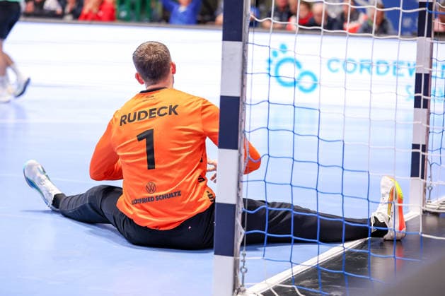 11 12 2025, Handball, HBL, Bergischer HC ThSV Eisenach, Unihalle Wuppertal Goalkeeper Christopher Rudeck BHC 01 cheering on the pitch North Rhine-Westphalia Germany
