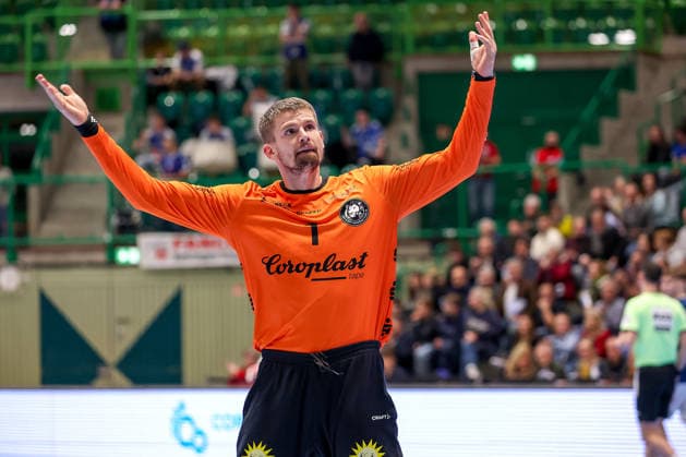 11 12 2025, Handball, HBL, Bergischer HC ThSV Eisenach, Unihalle Wuppertal Goalkeeper Christopher Rudeck BHC 01 cheering on the pitch North Rhine-Westphalia Germany