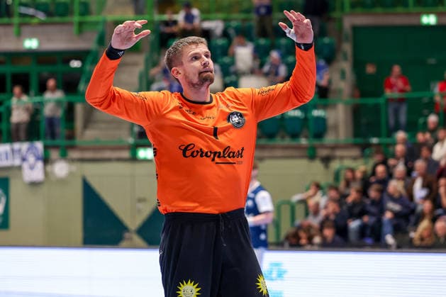 11 12 2025, Handball, HBL, Bergischer HC ThSV Eisenach, Unihalle Wuppertal Goalkeeper Christopher Rudeck BHC 01 cheering on the pitch North Rhine-Westphalia Germany