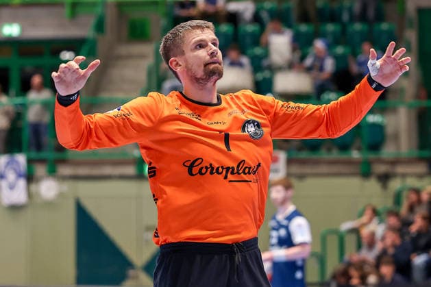 11 12 2025, Handball, HBL, Bergischer HC ThSV Eisenach, Unihalle Wuppertal Goalkeeper Christopher Rudeck BHC 01 cheering on the pitch North Rhine-Westphalia Germany