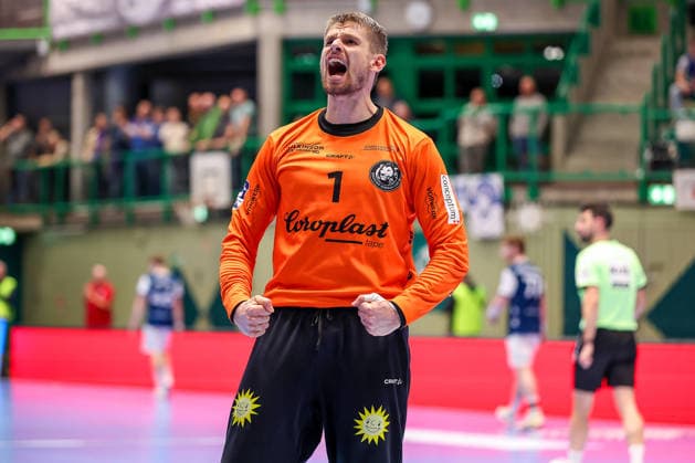 11 12 2025, Handball, HBL, Bergischer HC ThSV Eisenach, Unihalle Wuppertal Goalkeeper Christopher Rudeck BHC 01 cheering on the pitch North Rhine-Westphalia Germany