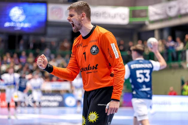 11 12 2025, Handball, HBL, Bergischer HC ThSV Eisenach, Unihalle Wuppertal Goalkeeper Christopher Rudeck BHC 01 cheering on the pitch North Rhine-Westphalia Germany
