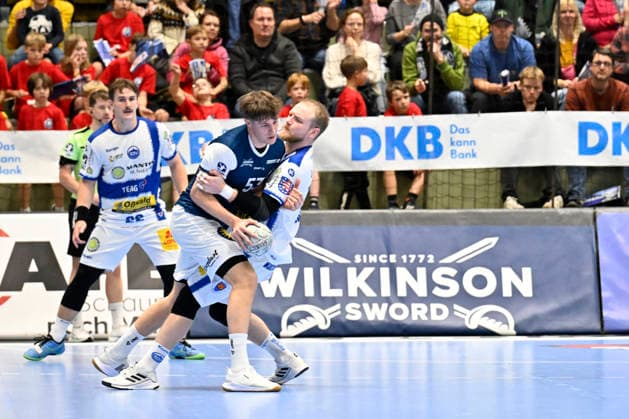 GER, 1 DAIKIN HBL, BHC06, BHC06 ThSV Eisenach, 16 Matchday 11 12 2025,Wuppertal ,Unihalle, GER, 1 DAIKIN HBL, 16 Matchday BHC06 ThSV Eisenach 1 Liqui Moly HBL regulations prohibit any use of photographs as image sequences and or quasi video in the picture Sören Steinhaus Bergischer HC 53 against Peter Walz THSV Eisenach 14 NordphotoxGmbHx xFreund nph00018