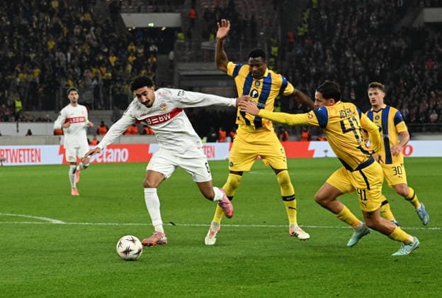 11 12 2025, xsltx, Football UEFA Europa League, VfB Stuttgart Maccabi Tel Aviv v l Angelo Stiller VfB Stuttgart , Mohamed Camara Maccabi Tel Aviv , Itay Ben Hamo Maccabi Tel Aviv Stuttgart