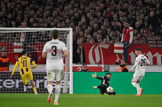 Deniz Undav VfB Stuttgart 26 Assist Pass to Tiago Tomas VfB Stuttgart 08 not in picture before the goal for 2 0 against goalkeeper Roi Mishpati Maccabi Tel Aviv FC 90 VfB Stuttgart vs Maccabi Tel Aviv FC EUROPA LEAGUE EL 11 12 2025 DFL REGULATIONS PROHIBIT ANY USE OF PHOTOGRAPHS AS IMAGE SEQUENCES AND OR QUASI VIDEO VfB Stuttgart vs Maccabi Tel Aviv FC EUROPA LEAGUE EL