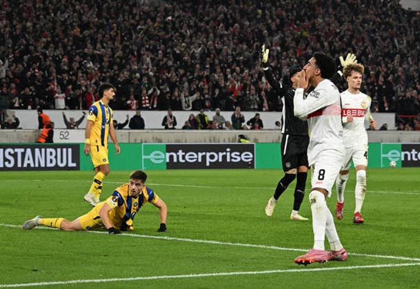 11 12 2025, xsltx, Football UEFA Europa League, VfB Stuttgart Maccabi Tel Aviv v l Tiago Tomas VfB Stuttgart celebrate the goal, The goal celebration for 2 0 Stuttgart