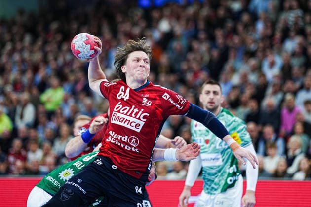 Throw Goal Lasse Moeller SG Flensburg Handewitt, 64 GER, SG Flensburg Handewitt vs Fuechse Berlin, Handball, Bundesliga, Matchday 16, Season 2026 2026, 11 12 2025 GER, SG Flensburg Handewitt vs Fuechse Berlin, Handball, Bundesliga, Matchday 16, Season 2026 2026, 11 12 2025 Flensburg Copyright: xEibner-Pressefoto MarcelxvonxFehrnx EP_MFN