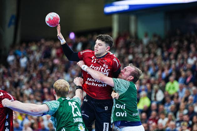 Matthes Langhoff Fuechse Berlin, 25 , Marco Grgic SG Flensburg Handewitt, 17 , Max Darj Fuechse Berlin, 05 GER, SG Flensburg Handewitt vs Fuechse Berlin, Handball, Bundesliga, Matchday 16, Season 2026 2026, 11 12 2025 GER, SG Flensburg Handewitt vs Fuechse Berlin, Handball, Bundesliga, Matchday 16, Season 2026 2026, 11 12 2025 Flensburg Copyright: xEibner-Pressefoto MarcelxvonxFehrnx EP_MFN