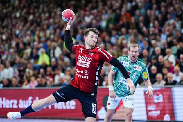 7 meter throw goal Emil Manfeldt Jakobsen SG Flensburg Handewitt, 31 GER, SG Flensburg Handewitt vs Fuechse Berlin, Handball, Bundesliga, Matchday 16, Season 2026 2026, 11 12 2025 GER, SG Flensburg Handewitt vs Fuechse Berlin, Handball, Bundesliga, Matchday 16, Season 2026 2026, 11 12 2025 Flensburg Copyright: xEibner-Pressefoto MarcelxvonxFehrnx EP_MFN