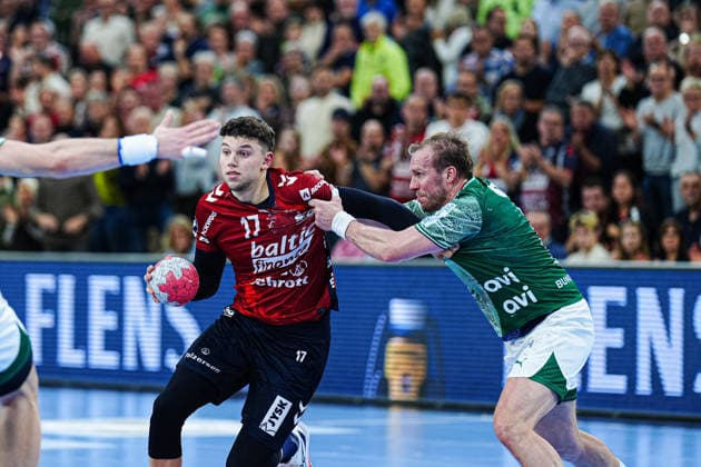Marco Grgic SG Flensburg Handewitt, 17 , Max Darj Fuechse Berlin, 05 GER, SG Flensburg Handewitt vs Fuechse Berlin, Handball, Bundesliga, Matchday 16, Season 2026 2026, 11 12 2025 GER, SG Flensburg Handewitt vs Fuechse Berlin, Handball, Bundesliga, Matchday 16, Season 2026 2026, 11 12 2025 Flensburg Copyright: xEibner-Pressefoto MarcelxvonxFehrnx EP_MFN