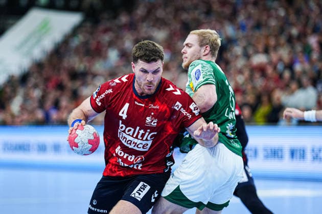 Johannes Golla SG Flensburg Handewitt, 04 , Matthes Langhoff Fuechse Berlin, 25 GER, SG Flensburg Handewitt vs Fuechse Berlin, Handball, Bundesliga, Matchday 16, Season 2026 2026, 11 12 2025 GER, SG Flensburg Handewitt vs Fuechse Berlin, Handball, Bundesliga, Matchday 16, Season 2026 2026, 11 12 2025 Flensburg Copyright: xEibner-Pressefoto MarcelxvonxFehrnx EP_MFN