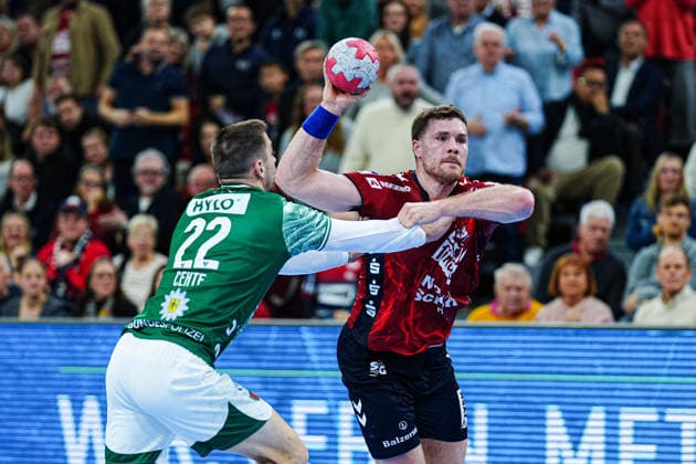 Nejc Cehte Fuechse Berlin, 22 , Johannes Golla SG Flensburg Handewitt, 04 GER, SG Flensburg Handewitt vs Fuechse Berlin, Handball, Bundesliga, Matchday 16, Season 2026 2026, 11 12 2025 GER, SG Flensburg Handewitt vs Fuechse Berlin, Handball, Bundesliga, Matchday 16, Season 2026 2026, 11 12 2025 Flensburg Copyright: xEibner-Pressefoto MarcelxvonxFehrnx EP_MFN