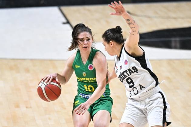 Besiktas BOA v Sopron Basket - FIBA Women’s EuroCup ISTANBUL, TURKIYE – DECEMBER 11: Besiktas BOA player Pelin Derya Bilgic (9) in action against Sopron Basket player Klaudia Papp (10) during the FIBA Women’s EuroCup playoff first leg match between Besiktas BOA and Sopron Basket in Istanbul, Turkiye on December 11, 2025. Cem Tekkesinoglu Anadolu Istanbul Turkey. Editorial use only. Please get in touch for any other usage.  Copyright: x2025xAnadoluxCemxTekkesinoglux