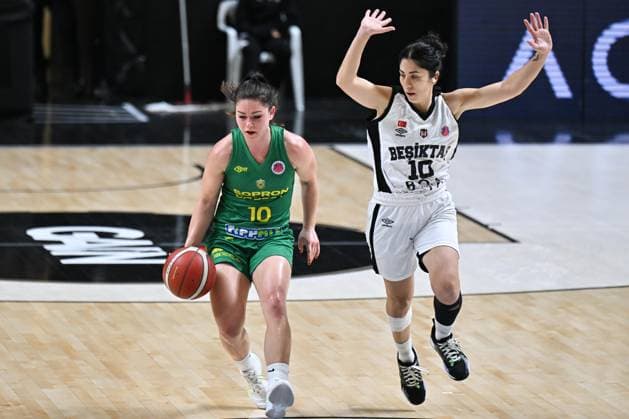 Besiktas BOA v Sopron Basket - FIBA Women’s EuroCup ISTANBUL, TURKIYE - DECEMBER 11: Besiktas BOA player Ozge Ozisik (10) in action against Sopron Basket player Klaudia Papp (10) during the FIBA Women’s EuroCup playoff first leg match between Besiktas BOA and Sopron Basket in Istanbul, Turkiye on December 11, 2025. Cem Tekkesinoglu Anadolu Istanbul Turkey. Editorial use only. Please get in touch for any other usage.  Copyright: x2025xAnadoluxCemxTekkesinoglux
