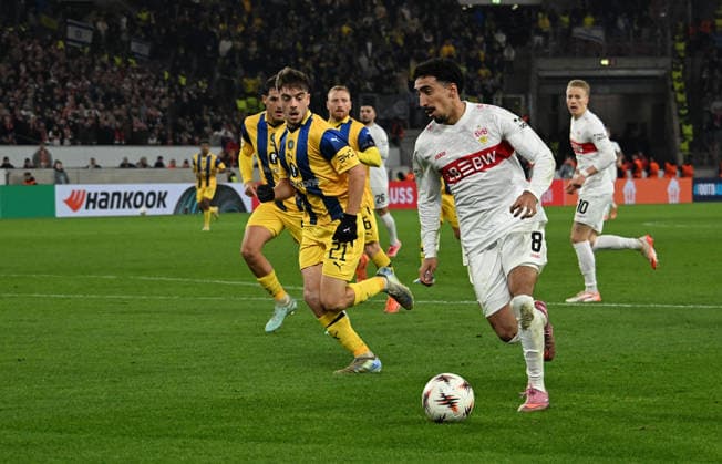 11 12 2025, xsltx, Football UEFA Europa League, VfB Stuttgart Maccabi Tel Aviv v l Noam Ben Harush Maccabi Tel Aviv , Tiago Tomas VfB Stuttgart DFL DFB REGULATIONS PROHIBIT ANY USE OF PHOTOGRAPHS as IMAGE SEQUENCES and or QUASI VIDEO Stuttgart