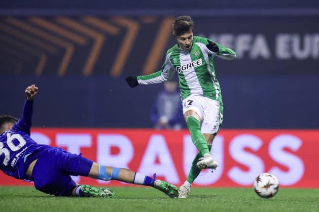 GNK Dinamo v Real Betis Balompie - UEFA Europa League 2025 26 League Phase MD6 Rodrigo Riquelme of Real Betis shoots a ball at goal during the UEFA Europa League 2025 26 League Phase MD6 match between GNK Dinamo and Real Betis Balompie at Stadion Maksimir on December 11, 2025 in Zagreb, Croatia.  SanjinxStrukic PIXSELL