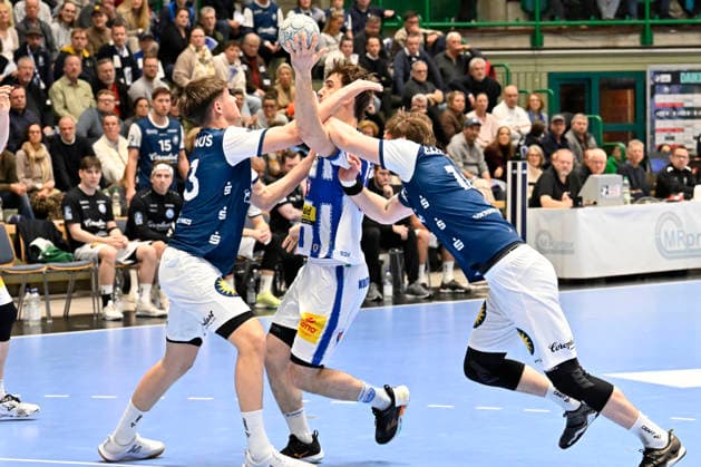GER, 1 DAIKIN HBL, BHC06, BHC06 ThSV Eisenach, 16 Matchday 11 12 2025,Wuppertal ,Unihalle, GER, 1 DAIKIN HBL, 16 Matchday BHC06 ThSV Eisenach 1 Liqui Moly HBL regulations prohibit any use of photographs as image sequences and or quasi video in the picture Stephan Seitz THSV Eisenach 44 against Sören Steinhaus Bergischer HC 53 and Gerdas Bararskas Bergischer HC 14 NordphotoxGmbHx xFreund nph00018