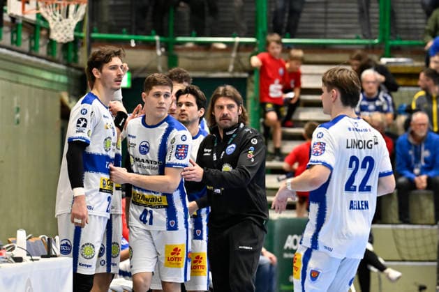 GER, 1 DAIKIN HBL, BHC06, BHC06 ThSV Eisenach, 16 Matchday 11 12 2025,Wuppertal ,Unihalle, GER, 1 DAIKIN HBL, 16 Matchday BHC06 ThSV Eisenach 1 Liqui Moly HBL regulations prohibit any use of photographs as image sequences and or quasi video in the picture Coach Sebastian Hinze THSV Eisenach and the team NordphotoxGmbHx xFreund nph00018