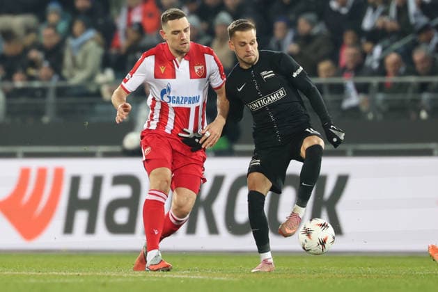 SOCCER - UEFA EL, Sturm vs Red Star GRAZ,AUSTRIA,11.DEC.25 - SOCCER - UEFA Europa League, SK Sturm Graz vs Red Star Belgrade. Image shows Bruno Duarte (Red Star) and Tomi Horvat (Sturm).  GEPAxpictures xChrisxBauer