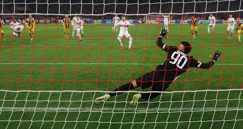 Stuttgart , Football UEFA Europa League VfB Stuttgart vs Maccabi Tel Aviv , Goal for 3 0 , Maximilian Mittelstädt VfB converts a penalty against Roi Mishpati Tel Aviv