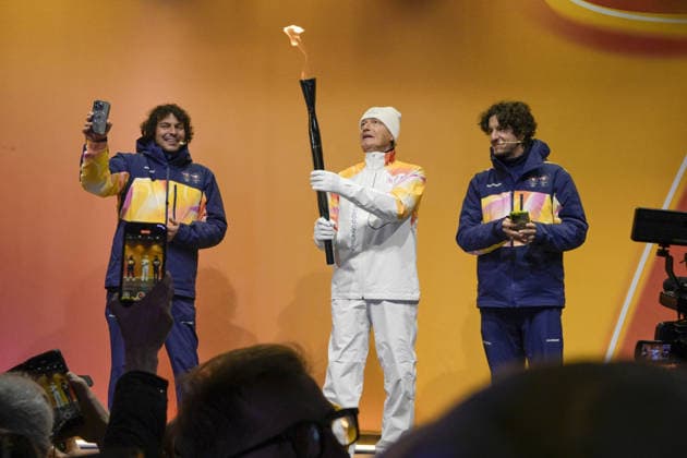 THE OLYMPIC TORCH ARRIVES IN PIAZZA SANTISSIMA ANNUNZIATA IN FLORRENCE during Olympic Torch Relay, Olympic Winter games, Winterspiele,Spiele, Summer games Milano-Cortina 2026 in Florence, Italy, December 11 2025  Copyright: xJacopoxCane IPAxSportx xipa-agency.netx xx IPA_69036230 IPA_Agency_IPA69036230