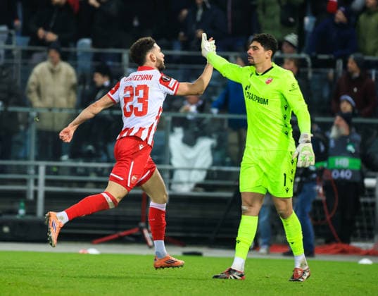 SOCCER - UEFA EL, Sturm vs Red Star GRAZ,AUSTRIA,11.DEC.25 - SOCCER - UEFA Europa League, SK Sturm Graz vs Red Star Belgrade. Image shows the rejoicing of Nair Tiknizyan (Red Star) and Matheus Magalhaes (Red Star).  GEPAxpictures xWolfgangxGrebien
