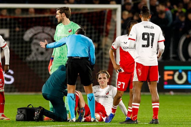 2025-12-11 FC Utrecht v Nottingham Forest FC - UEFA Europa League 2025 26 League Phase MD6 UTRECHT, NETHERLANDS - DECEMBER 11: Matisse Didden of FC Utrecht lies on the ground with an injury during the UEFA Europa League 2025 26 League Phase MD6 match between FC Utrecht and Nottingham Forest FC at Stadion Galgenwaard on December 11, 2025 in Utrecht, Netherlands. Utrecht Stadion Galgenwaard Netherlands Content not available for redistribution in The Netherlands directly or indirectly through any third parties. Copyright: xBenxGalx