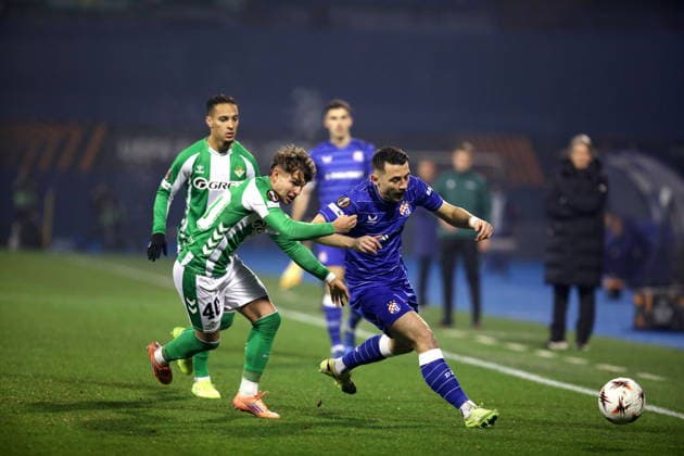 Croatia, Zagreb, 111225. Players Angel Ortiz and Arber Hoxha at Europa League Round 6 football match GNK Dinamo - Real Betis Balompie. Photo: Josip Bandic CROPIX Zagreb Croatia Copyright: xxJosipxBandicx xCROPIXx dinamo_betis22-111225