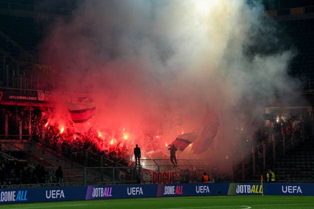 Switzerland UEFA Europa League 2025 26, BSC Young Boys vs LOSC Lille Stadion Wankdorf, Bern Fans of LOSC Lille with pyros before the match Bern Stadion Wankdorf Bern Switzerland Copyright: xKjetilxWaberx