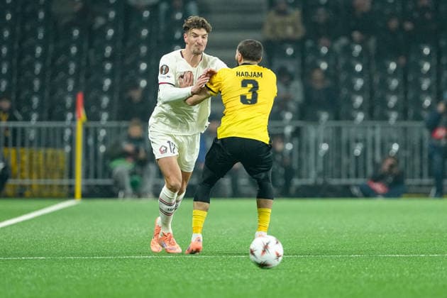 Switzerland UEFA Europa League 2025 26, BSC Young Boys vs LOSC Lille Stadion Wankdorf, Bern Thomas Meunier 12 Lille in duel with Jaouen Hadjam 3 Young Boys Bern Stadion Wankdorf Bern Switzerland Copyright: xKjetilxWaberx
