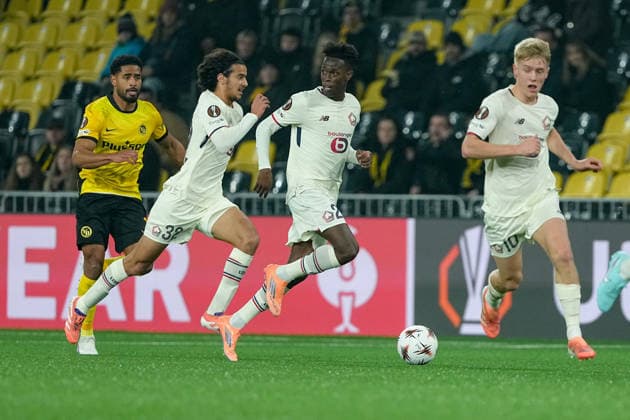 Switzerland UEFA Europa League 2025 26, BSC Young Boys vs LOSC Lille Stadion Wankdorf, Bern Felix Correia 27 Lille in action with Ayyoub Bouaddi 32 Lille and Hakon Arnar Haraldsson 10 Lille Bern Stadion Wankdorf Bern Switzerland Copyright: xKjetilxWaberx