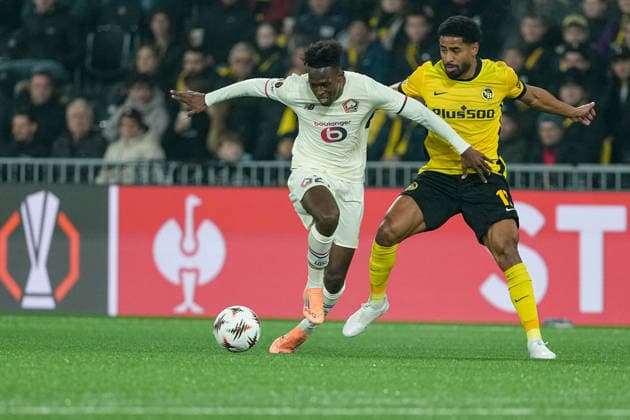 Switzerland UEFA Europa League 2025 26, BSC Young Boys vs LOSC Lille Stadion Wankdorf, Bern Felix Correia 27 Lille in duel with Saidy Janko 17 Young Boys Bern Stadion Wankdorf Bern Switzerland Copyright: xKjetilxWaberx