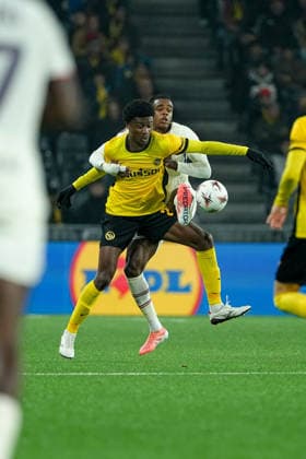 Switzerland UEFA Europa League 2025 26, BSC Young Boys vs LOSC Lille Stadion Wankdorf, Bern Nathan Ngoy 3 Lille in duel with Chris Bedia 29 Young Boys Bern Stadion Wankdorf Bern Switzerland Copyright: xKjetilxWaberx