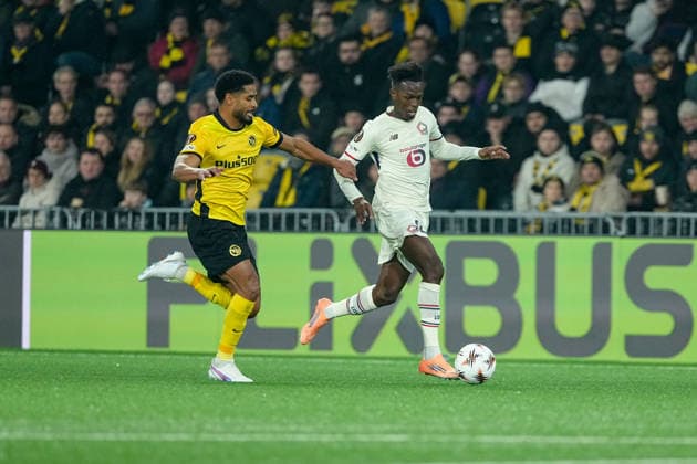 Switzerland UEFA Europa League 2025 26, BSC Young Boys vs LOSC Lille Stadion Wankdorf, Bern Felix Correia 27 Lille in duel with Saidy Janko 17 Young Boys Bern Stadion Wankdorf Bern Switzerland Copyright: xKjetilxWaberx