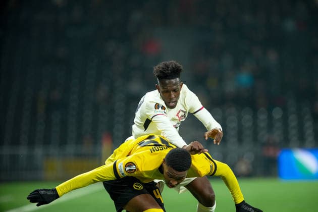 Switzerland UEFA Europa League 2025 26, BSC Young Boys vs LOSC Lille Stadion Wankdorf, Bern Felix Correia 27 Lille in duel with Tanguy Zoukrou 4 Young Boys Bern Stadion Wankdorf Bern Switzerland Copyright: xKjetilxWaberx