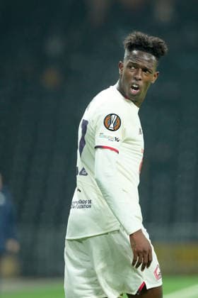 Switzerland UEFA Europa League 2025 26, BSC Young Boys vs LOSC Lille Stadion Wankdorf, Bern Felix Correia 27 Lille with sign to Assistant Referee Bern Stadion Wankdorf Bern Switzerland Copyright: xKjetilxWaberx