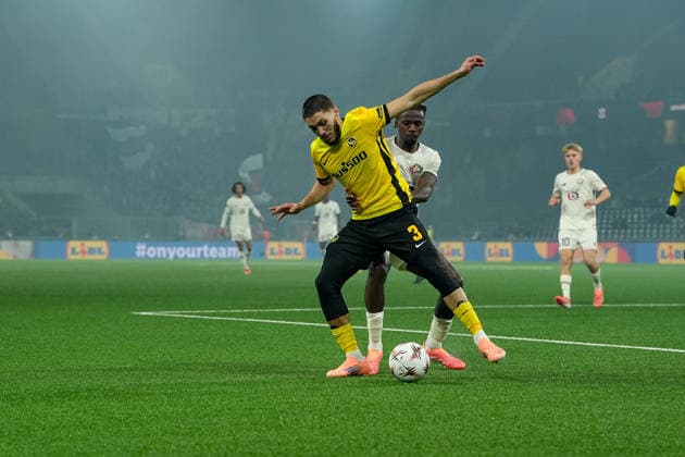 Switzerland UEFA Europa League 2025 26, BSC Young Boys vs LOSC Lille Stadion Wankdorf, Bern Jaouen Hadjam 3 Young Boys in duel with Ngat Ayel Mukau 17 Lille Bern Stadion Wankdorf Bern Switzerland Copyright: xKjetilxWaberx