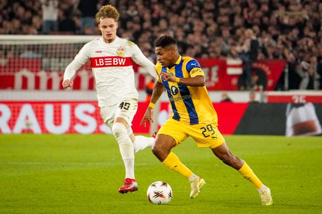 Football UEFA Europa League 2025 26, 6 Matchday VfB Stuttgart vs Maccabi Tel Aviv FC Arena Stuttgart Germany HÃ lio Varela Helio Varela Maccabi Tel Aviv, 29 Lazar JovanoviÄ‡ Lazar Jovanovic VfB Stuttgart, 45 Stuttgart Baden Württemberg Germany Copyright: xJOERANxSTEINSIEKx