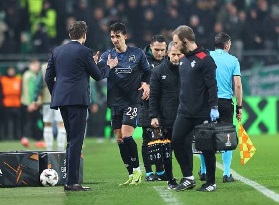Bojan Miovski of Rangers and Danny Rohl manager of Rangers shakes hands Ferencvaros v Rangers, UEFA Europa League, Group Stage, Football, Groupama Arena, Budapest, Hungary - 11 Dec 2025Budapest Groupama Arena Hungary EDITORIAL USE ONLY No use with unauthorised audio, video, data, fixture lists, club league logos or live services. Online in-match use limited to 120 images, no video emulation. No use in betting, games or single club league player publications.  Copyright: xMichaelxZemanek Shutterstockx 16080575af