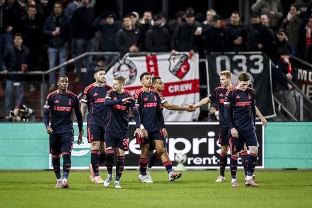 UTRECHT - Nottingham Forest players celebrate Arnaud Kalimuendo of Nottingham Forest s 0-1 goal during the UEFA Europa League match between FC Utrecht and Nottingham Forest at Galgenwaard Stadium on December 11, 2025, in Utrecht, Netherlands. ANP ROBIN VAN LONKHUIJSEN UEFA Europa League matchday 6 2025-2026 xVIxANPxSportx xxANPxIVx 544599867 originalFilename: 544599867.jpg