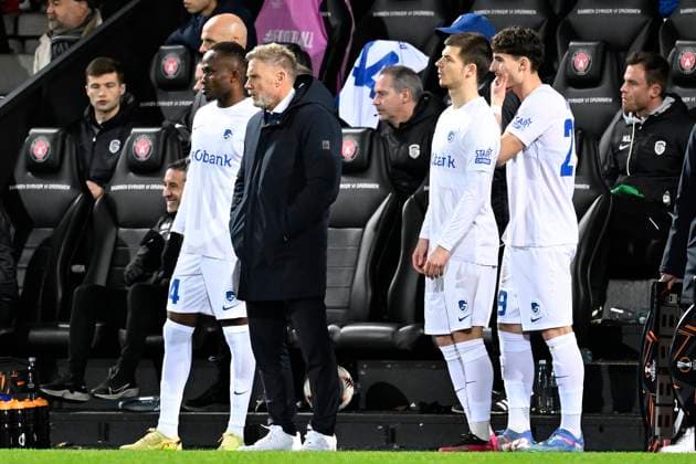 Midtjylland v KRC Genk - UEFA Europa League MIDTJYLLAND, DENMARK - DECEMBER 11 : Sor Yira midfielder of KRC Genk, Fink Thorsten head coach of KRC Genk, Steuckers Jarne forward of KRC Genk and Mirisola Robin forward of KRC Genk during the UEFA Europa League 2025 26 League Phase MD6 match between Midtjylland and KRC Genk on December 11, 2025 in Midtjylland, Denmark, 11 12 2025 Midtjylland Denmark  Copyright: xTomasxSiskx