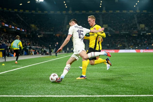 Switzerland UEFA Europa League 2025 26, BSC Young Boys vs LOSC Lille Stadion Wankdorf, Bern Dominik Pech 13 Young Boys in duel with Romain Perraud 15 Lille Bern Stadion Wankdorf Bern Switzerland Copyright: xKjetilxWaberx
